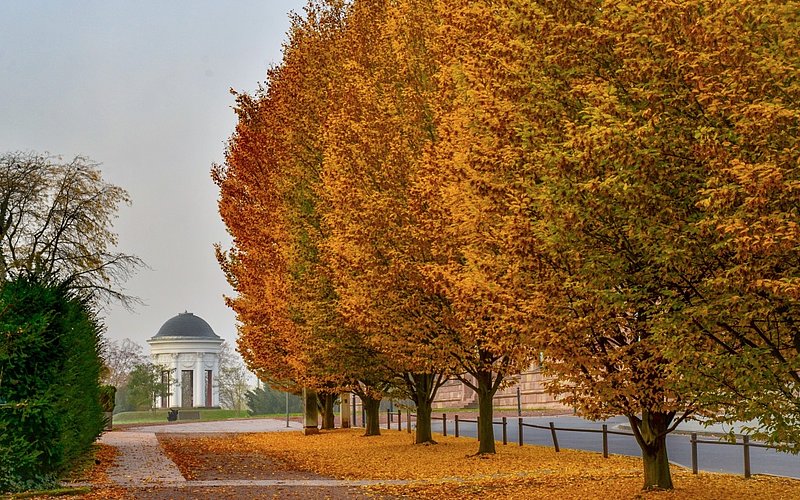Frühstückspavillon im Herbst